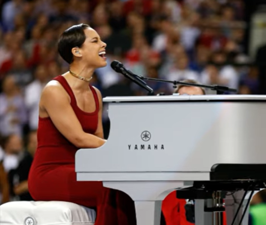 Alicia Keys Sings "The Star-Spangled Banner"