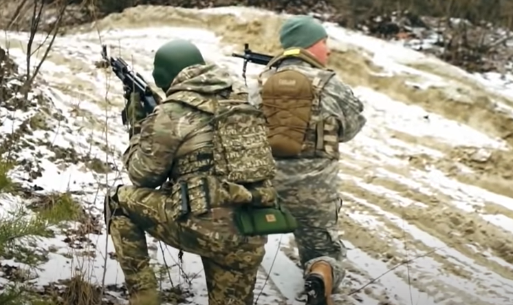 Ukrainians training as soldiers to fight Russia in case of invasion.