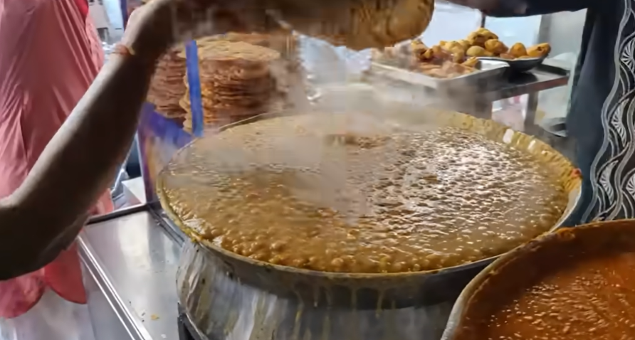 Famous Dal Pakwan of Ulhasnagar | Sindhi Breakfast | Indian Street Food 