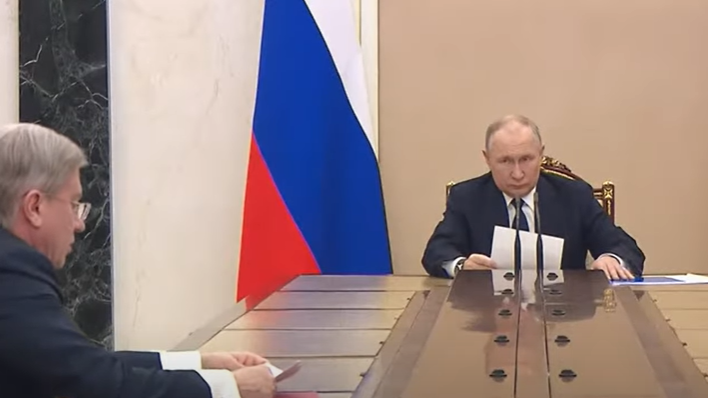 Putin to station nuclear weapons in Belarus, Will Putin go nuclear in Ukraine.
