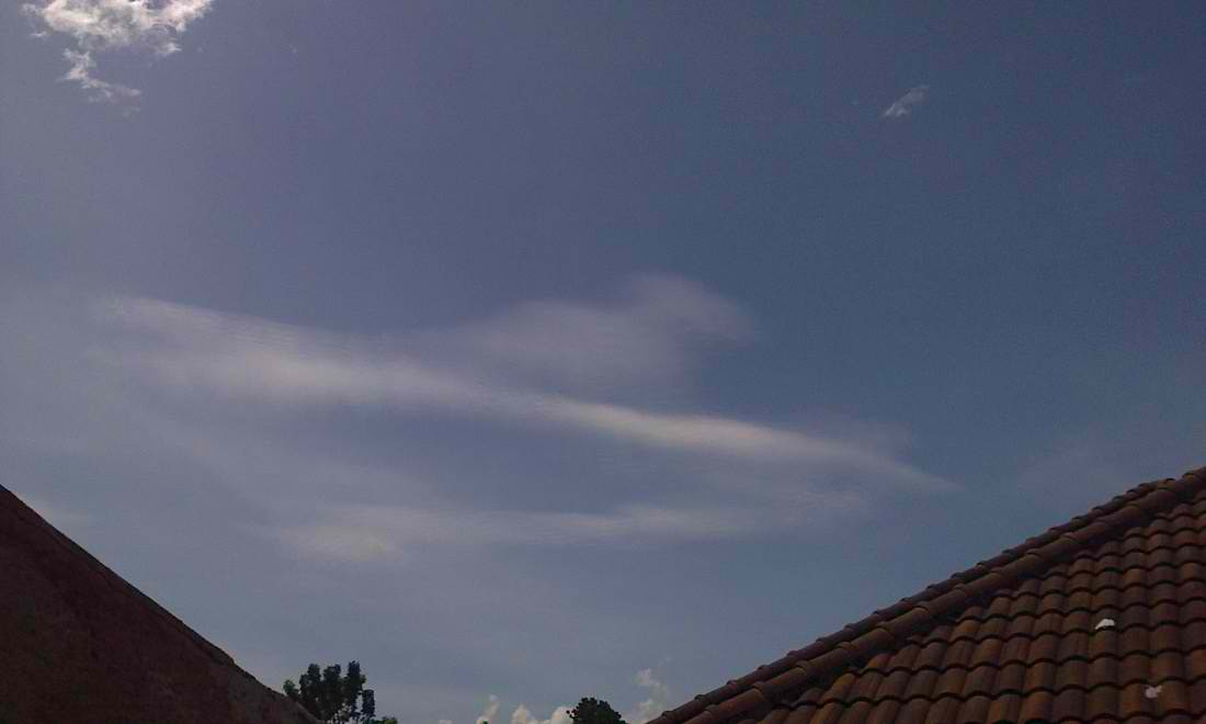 Flying Saucer-shaped Cloud, Lamp-shaped Cloud